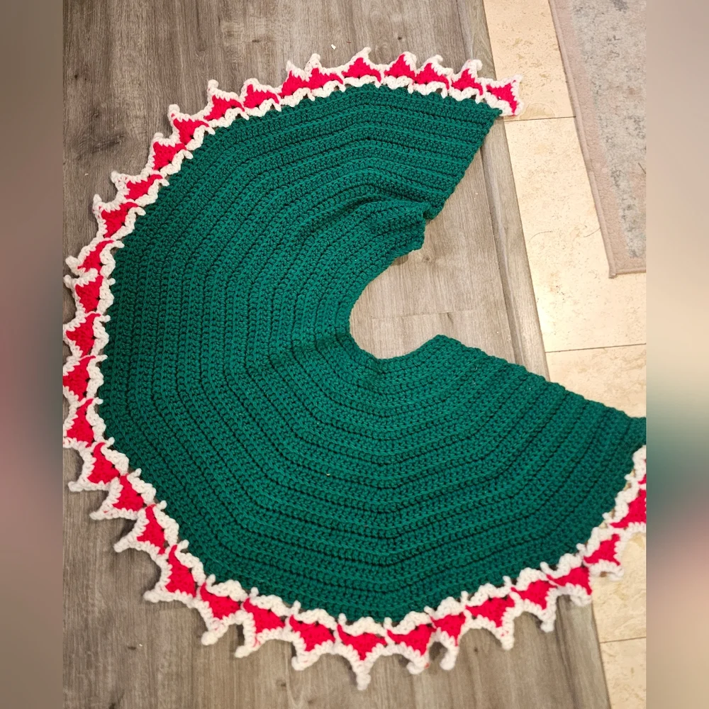 Crocheted Vintage  Christmas Tree Skirt